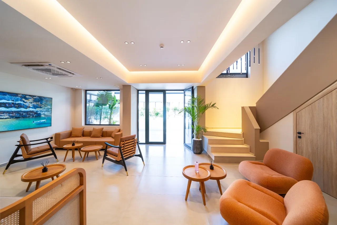 A wider view of the Hippocampus lounge and entrance